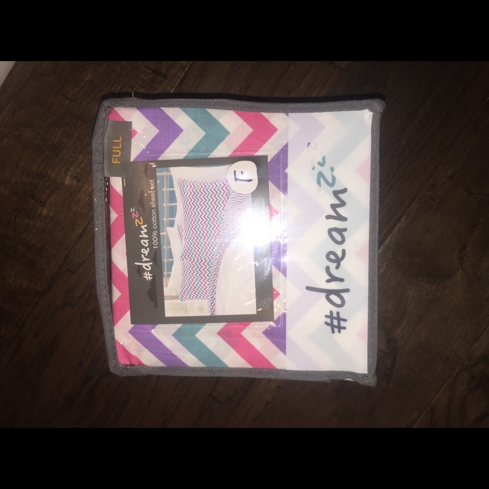 Full bed sheet set never used